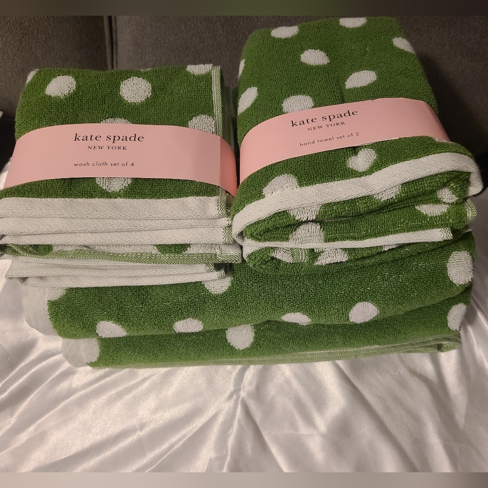 Kate Spade Green Polka Dot Towel Set